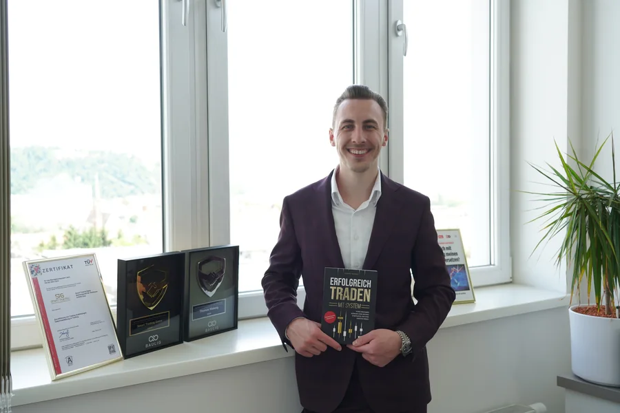 Thomas Wabnig mit dem Buch &bdquo;Erfolgreich traden mit System&ldquo;